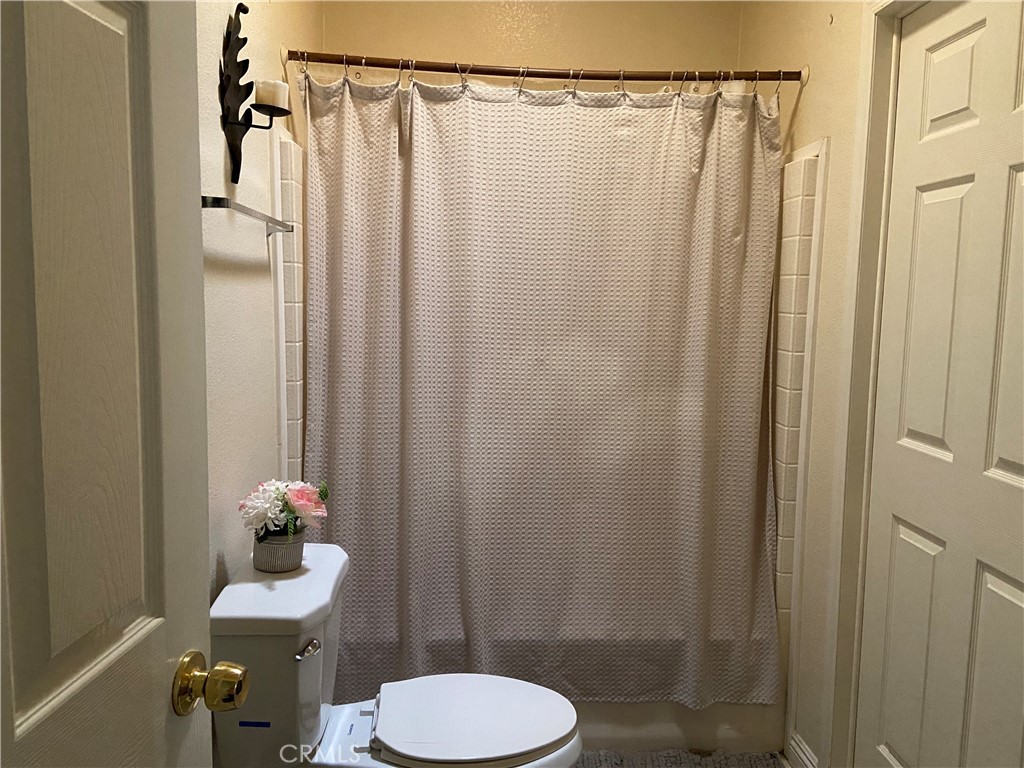 https://media.crmls.org/medias/00ceb668-505e-4dc2-ae0a-59a89e035fdd.jpg?preset=X-Large