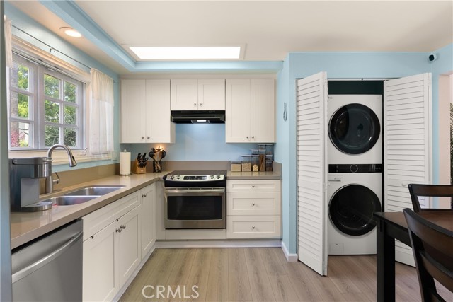 8195 Pawtucket Drive, Huntington Beach CA: https://media.crmls.org/medias/00cfd615-9fa5-4ec2-9cba-63f293baad86.jpg