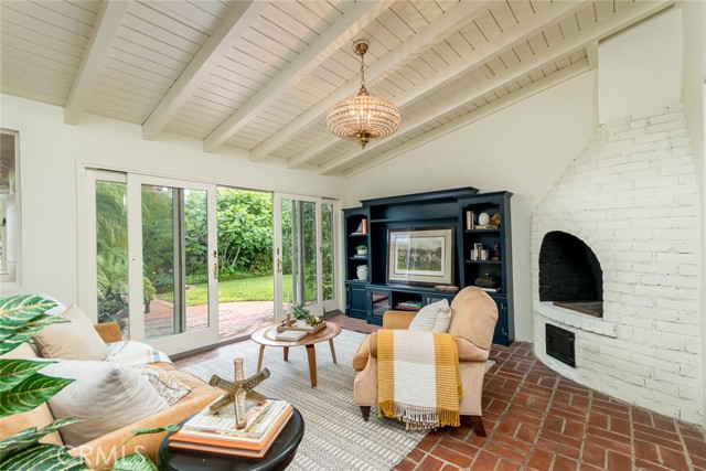 Detail Gallery Image 17 of 34 For 3554 Yorkshire Rd, Pasadena,  CA 91107 - 2 Beds | 2 Baths