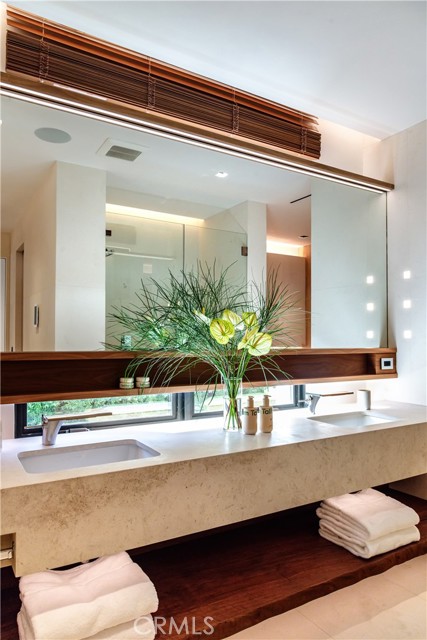 101 N Poinsettia Avenue, Manhattan Beach CA: https://media.crmls.org/medias/00d17fb5-a150-413f-b837-e6f39854fa34.jpg