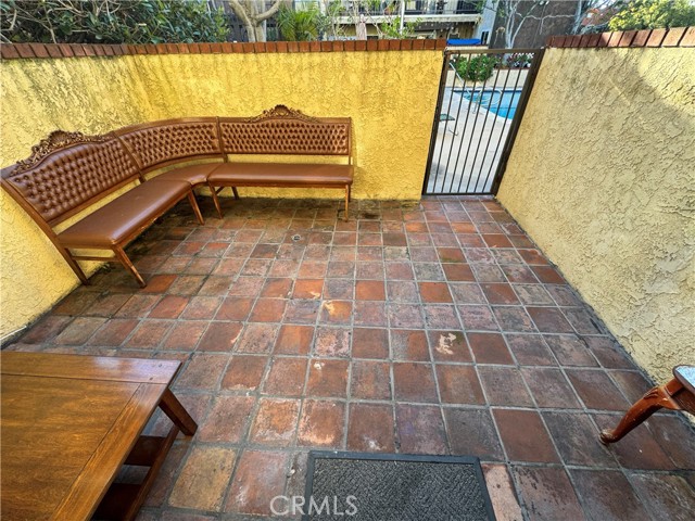 365 Burchett Street, Glendale CA: https://media.crmls.org/medias/00d2495c-560a-4a71-8354-d34f75dd46b2.jpg