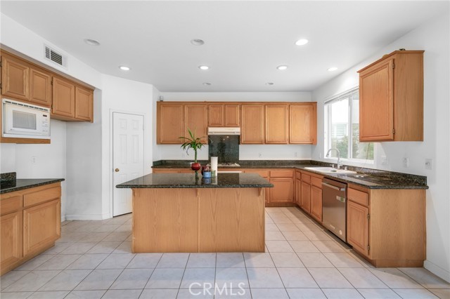 Detail Gallery Image 11 of 44 For 19359 Discovery Pl, Rowland Heights,  CA 91748 - 4 Beds | 3 Baths