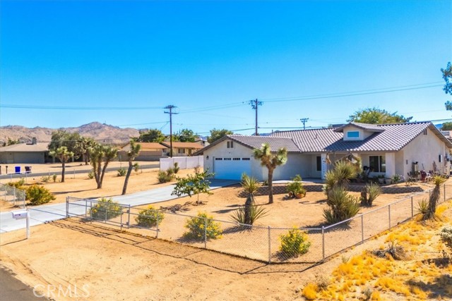 Detail Gallery Image 3 of 53 For 58385 Delano Trl, Yucca Valley,  CA 92284 - 4 Beds | 2 Baths