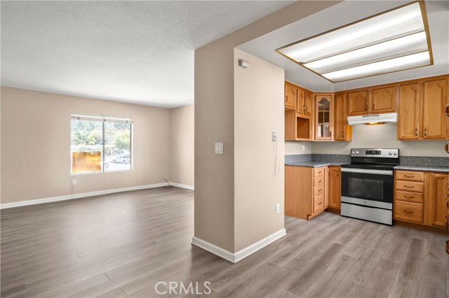 Detail Gallery Image 5 of 28 For 4137 Tiberon Dr, Oceanside,  CA 92056 - 3 Beds | 2 Baths