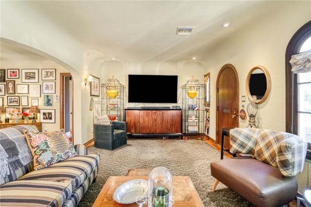 Detail Gallery Image 13 of 46 For 10754 Valley Spring, Studio City,  CA 91602 - 2 Beds | 2 Baths