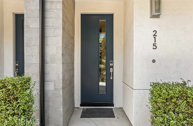 Detail Gallery Image 2 of 20 For 215 Elm Ave, Long Beach,  CA 90802 - 2 Beds | 3 Baths