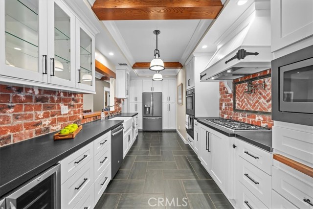 Detail Gallery Image 21 of 52 For 1167 Roxbury Dr #103,  Los Angeles,  CA 90035 - 2 Beds | 4/1 Baths