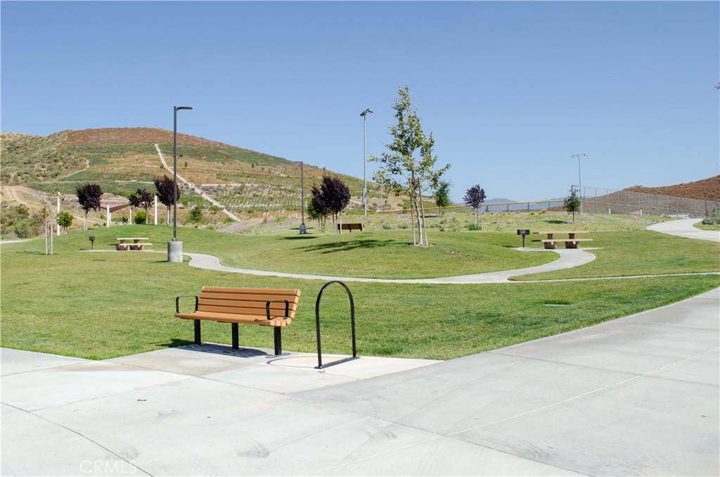 https://media.crmls.org/medias/00d458a5-8892-4878-865d-ece782626a14.jpg?preset=X-Large