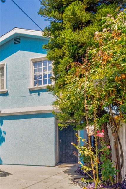 9203 Beach Street, Los Angeles CA: https://media.crmls.org/medias/00d481dd-0b84-475d-bdf7-e50b521c0f41.jpg