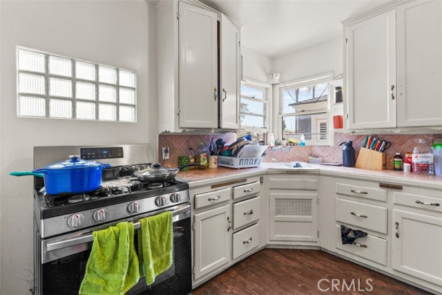 Detail Gallery Image 6 of 20 For 10001 Bowman Ave, South Gate,  CA 90280 - 4 Beds | 2 Baths