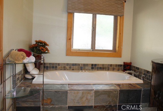 Detail Gallery Image 19 of 36 For 43413 Sheephorn Rd, Big Bear Lake,  CA 92315 - 4 Beds | 2/1 Baths
