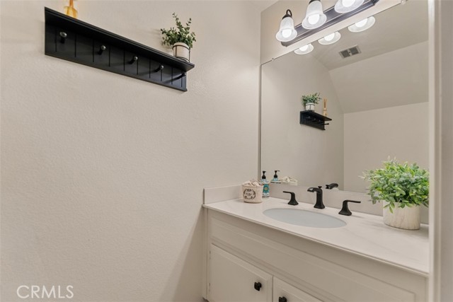 Detail Gallery Image 18 of 39 For 1404 Stonewood Ct, San Pedro,  CA 90732 - 2 Beds | 2/1 Baths