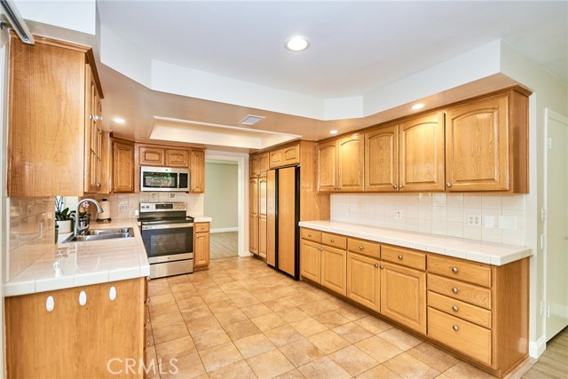2108 Via Caliente, Fullerton CA: https://media.crmls.org/medias/00d70df2-2d2d-4dd2-be80-7d91d36020eb.jpg