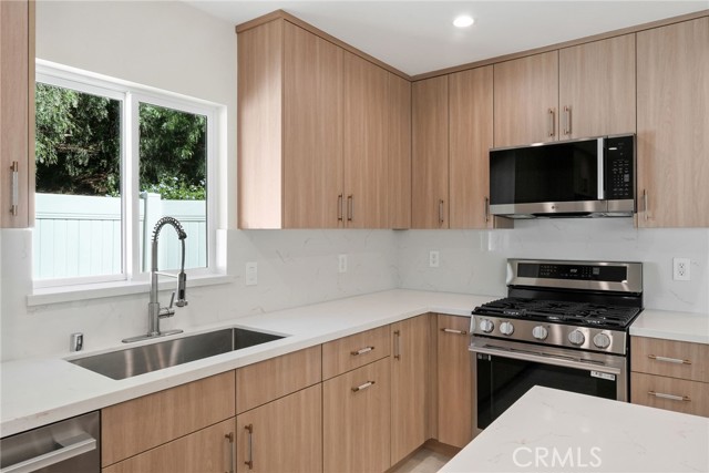 16511 San Fernando Mission Boulevard photo 13