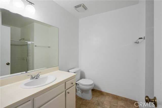 Detail Gallery Image 28 of 47 For 19451 Sherman Way #301,  Reseda,  CA 91335 - 3 Beds | 2/1 Baths