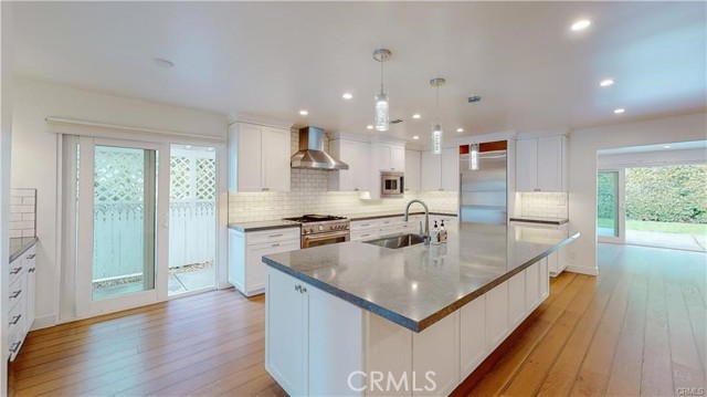 Detail Gallery Image 10 of 50 For 3119 Mesa Verde Dr, Burbank,  CA 91504 - 4 Beds | 3 Baths