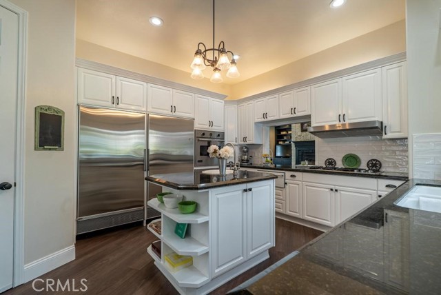 Detail Gallery Image 26 of 74 For 15725 Bronco Dr, Canyon Country,  CA 91387 - 5 Beds | 4/1 Baths