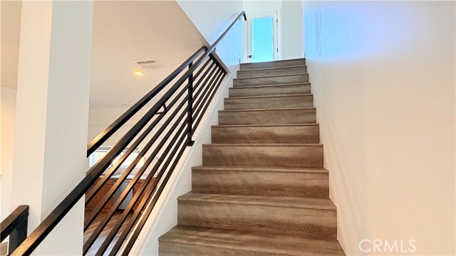 Detail Gallery Image 11 of 25 For 1418 S Cloverdale Ave, Los Angeles,  CA 90019 - 3 Beds | 3 Baths