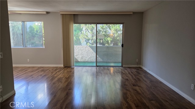 Detail Gallery Image 5 of 30 For 5400 Lindley Ave #105,  Encino,  CA 91316 - 2 Beds | 2 Baths