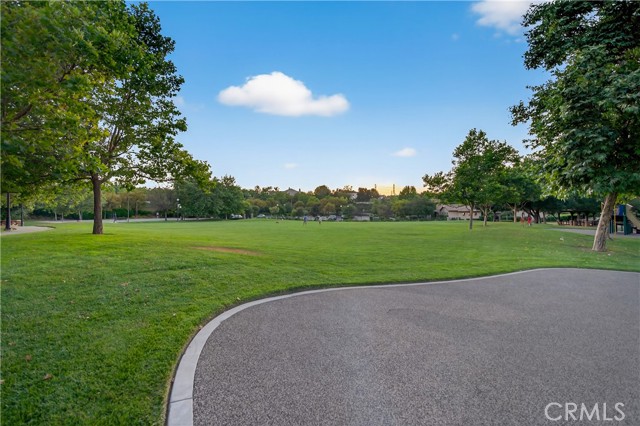 Detail Gallery Image 28 of 40 For 26812 Peppertree Dr, Valencia,  CA 91381 - 5 Beds | 3 Baths