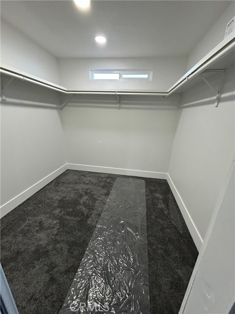 Detail Gallery Image 6 of 12 For 10421 El Centro, Oak Hills,  CA 92344 - 3 Beds | 3 Baths