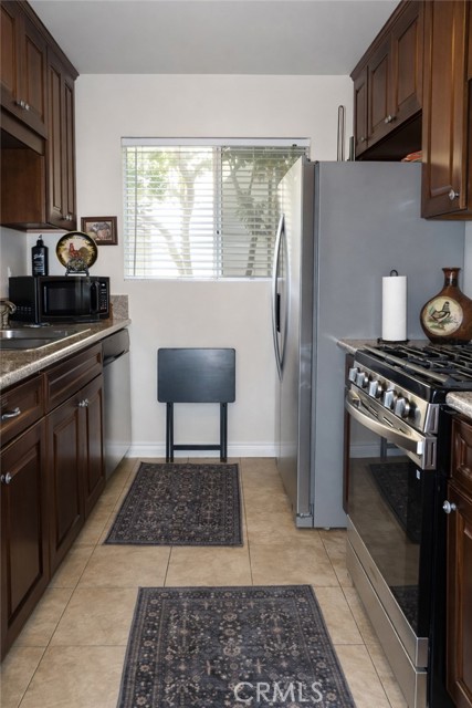 Detail Gallery Image 5 of 7 For 13080 Dronfield #80,  Sylmar,  CA 91342 - 2 Beds | 1 Baths
