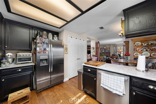 Detail Gallery Image 14 of 60 For 554 Edgewater, Oceanside,  CA 92057 - 4 Beds | 3 Baths