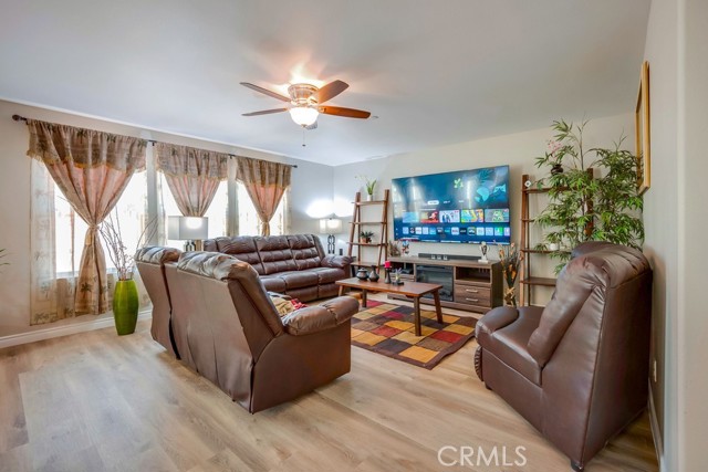Detail Gallery Image 4 of 27 For 341 Pomegranate St, San Jacinto,  CA 92582 - 5 Beds | 3 Baths