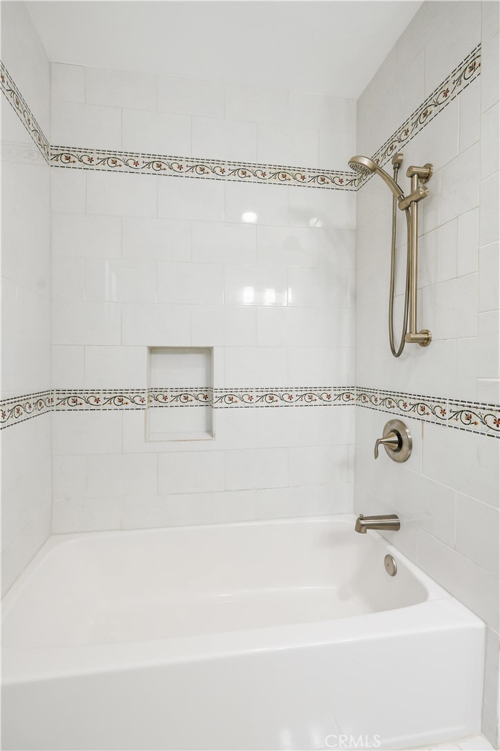 https://media.crmls.org/medias/00de0bbf-e150-40ea-9ae5-a16a1624d293.jpg?preset=X-Large