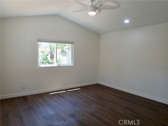 4355 Oak Glen Street, Calabasas CA: https://media.crmls.org/medias/00de64dc-5c08-4f2a-9ab3-aa334185fbe1.jpg