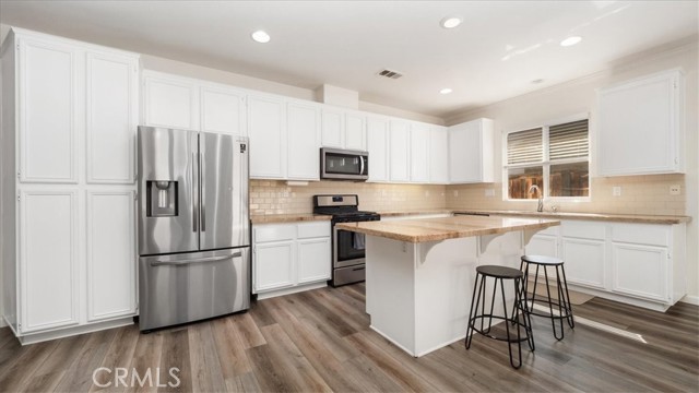 32059 Poppy Way, Lake Elsinore CA: https://media.crmls.org/medias/00defc9b-1201-4556-8292-f508493d7a2e.jpg