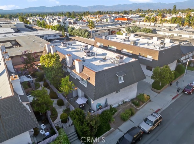 Detail Gallery Image 33 of 44 For 17937 Magnolia Bld #18,  Encino,  CA 91316 - 2 Beds | 3 Baths