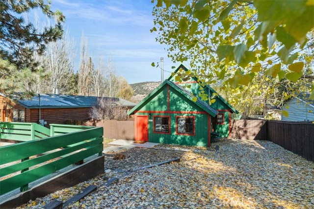 Detail Gallery Image 3 of 28 For 1025 E Country Club, Big Bear City,  CA 92314 - 3 Beds | 2 Baths