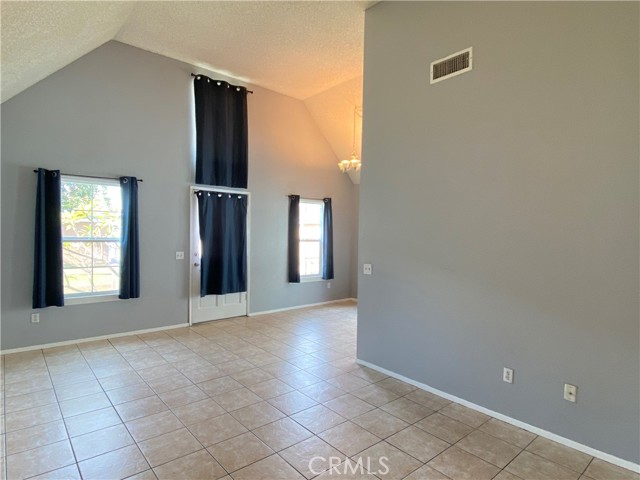Detail Gallery Image 4 of 19 For 14515 Woodland Dr #15,  Fontana,  CA 92337 - 2 Beds | 1 Baths
