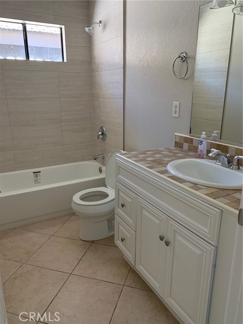24150 Cruise Circle Drive, Canyon Lake CA: https://media.crmls.org/medias/00e09f17-e4cc-4123-8527-3f28143db7f8.jpg