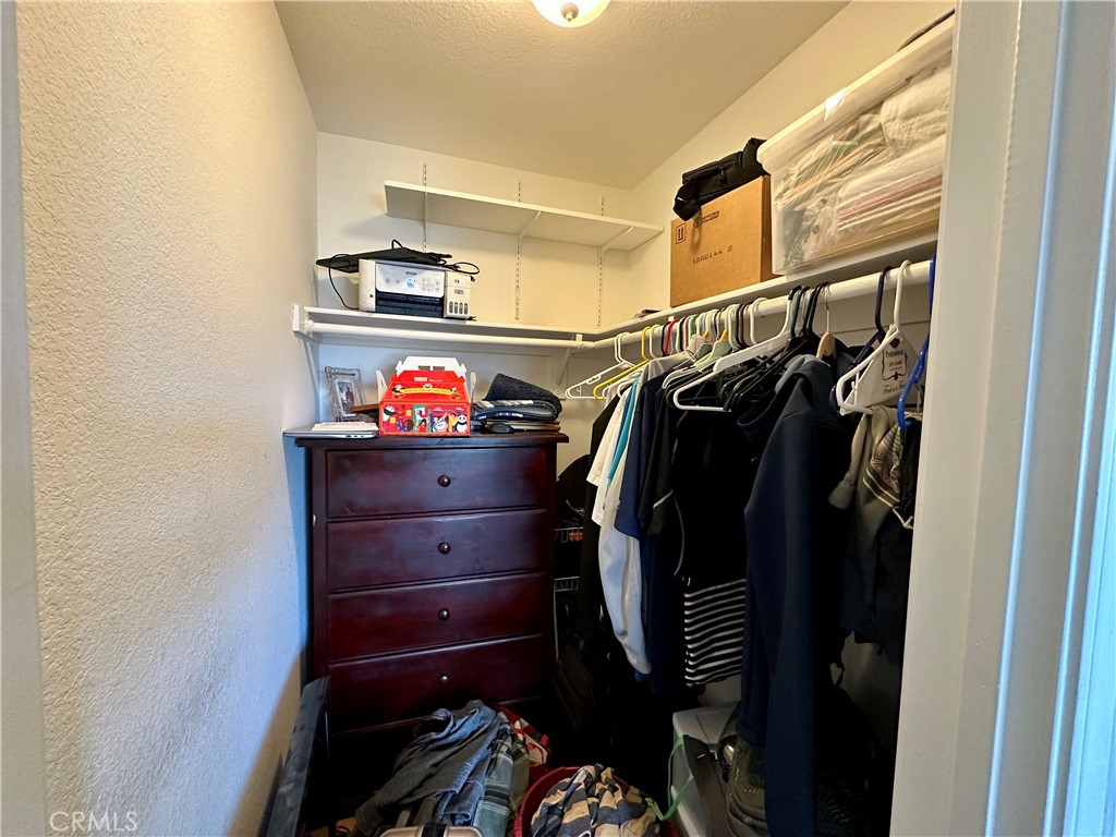 https://media.crmls.org/medias/00e105a2-96d3-476f-a293-d6660e217b43.jpg?preset=X-Large