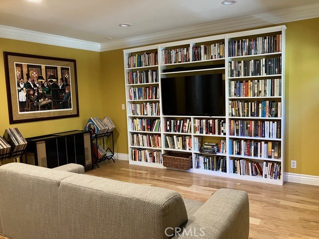 11138 Aqua Vista Street, Studio City CA: https://media.crmls.org/medias/00e15585-8122-45eb-b445-c98909e9056e.jpg