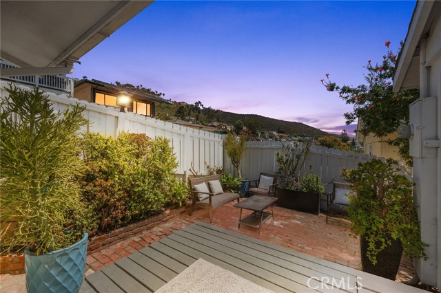 2750 Solana Way, Laguna Beach CA: https://media.crmls.org/medias/00e1c259-3b27-459e-8ad3-e9171cdf237f.jpg