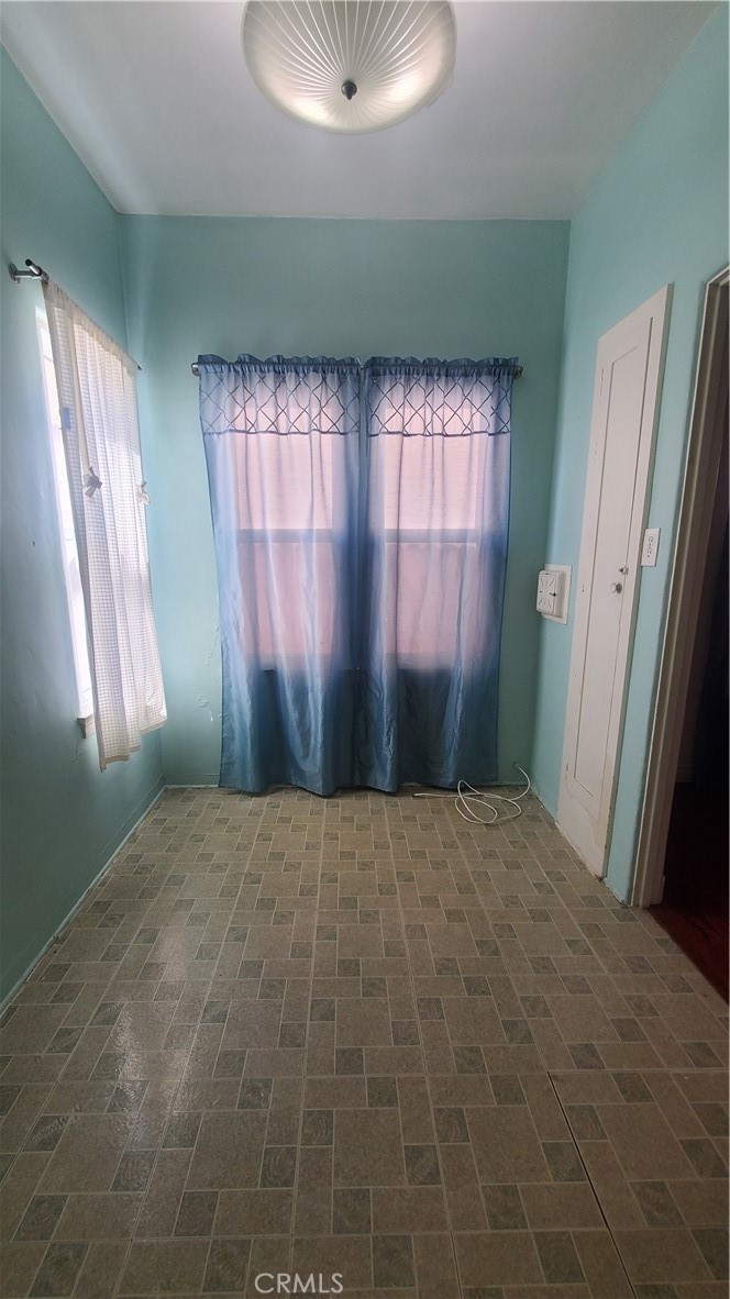 https://media.crmls.org/medias/00e28cd2-7789-42cc-bda8-f3e9f72ab25c.jpg?preset=X-Large