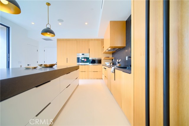 203 indianapolis Avenue, Huntington Beach CA: https://media.crmls.org/medias/00e30f6d-d19e-4995-803a-aa6562ca89d2.jpg