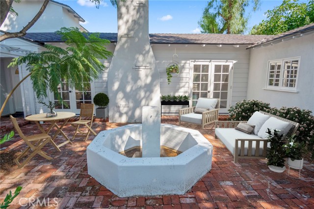 Detail Gallery Image 13 of 27 For 4800 Brewster Dr, Tarzana,  CA 91356 - 4 Beds | 4 Baths
