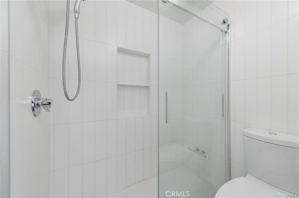 https://media.crmls.org/medias/00e35ff6-244d-4677-ba02-12c2049052f0.jpg?preset=X-Large