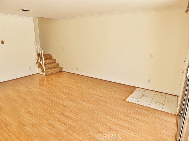 121 Sinclair Avenue, Glendale CA: https://media.crmls.org/medias/00e3b288-934d-4dfa-a2f3-e9519b9311ac.jpg