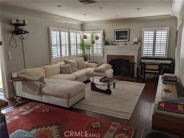 Detail Gallery Image 9 of 23 For 527 S Orchard Dr, Burbank,  CA 91506 - 4 Beds | 1/1 Baths