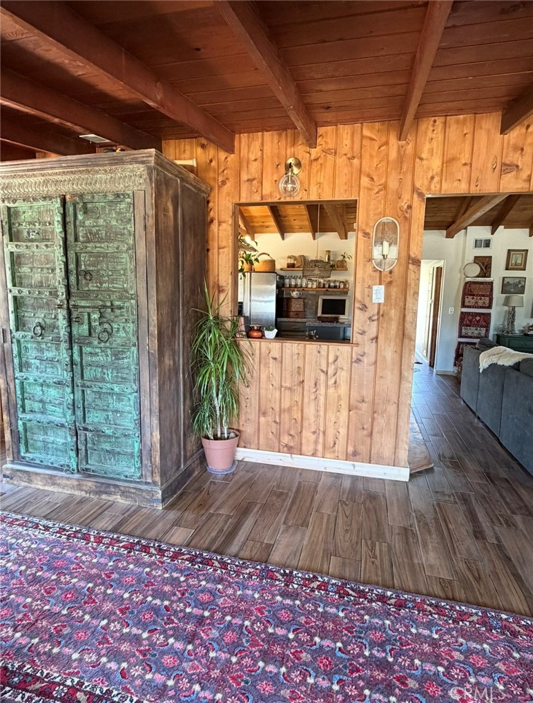 https://media.crmls.org/medias/00e42550-5d38-4541-90b1-778604916df8.jpg?preset=X-Large