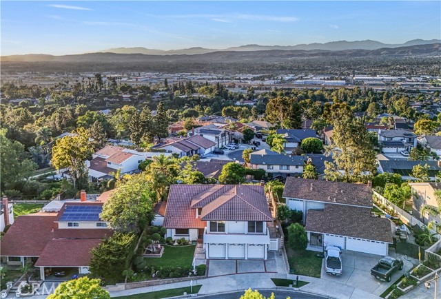 5215 E Rolling Hills Drive, Anaheim Hills CA: https://media.crmls.org/medias/00e42938-aea4-4be2-9d98-5a51ddee003c.jpg