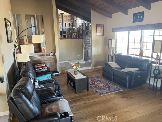 Detail Gallery Image 6 of 38 For 984 Pinon Rd, Pinon Hills,  CA 92372 - 3 Beds | 2/1 Baths