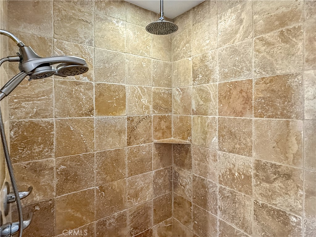 https://media.crmls.org/medias/00e4ad7e-00d1-4d7c-b345-4abd435a6fc5.jpg?preset=X-Large