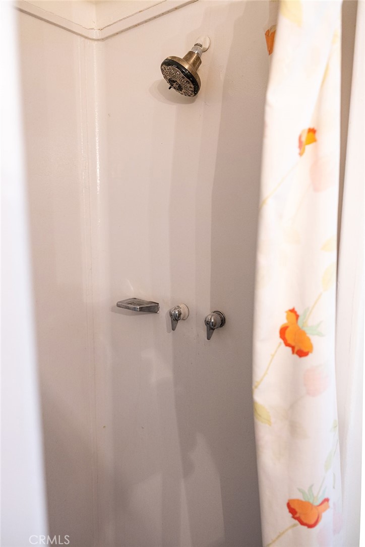 https://media.crmls.org/medias/00e4f69f-0983-4c21-9482-869392b32852.jpg?preset=X-Large