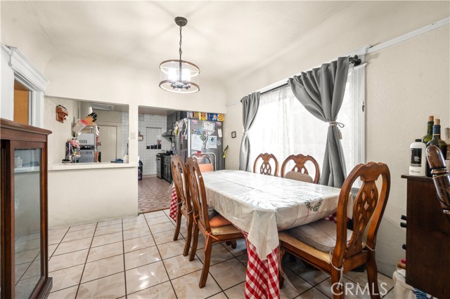 Detail Gallery Image 7 of 31 For 949 Hollins St, Los Angeles,  CA 90023 - 3 Beds | 1 Baths